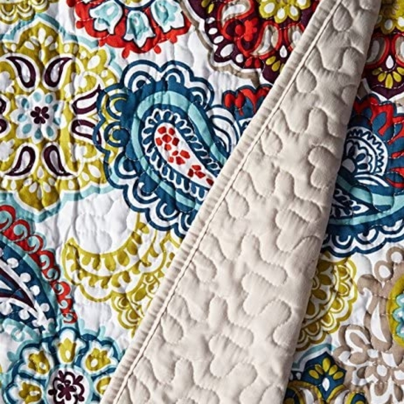 Mizone Tamil Quilted Throw - 60" W x 70" L - Picture 2 of 5